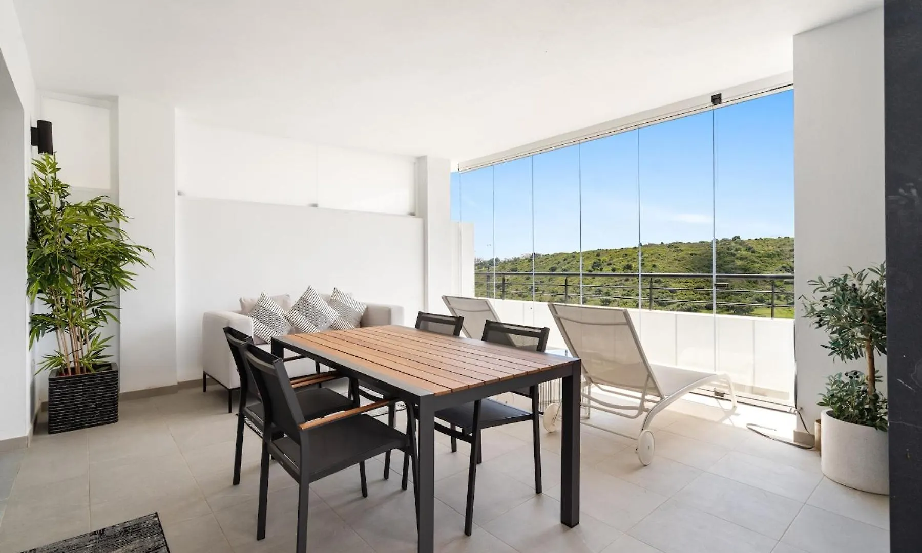 Unwind In Stylish Comfort At Casares Golf Rdr478 Spanien